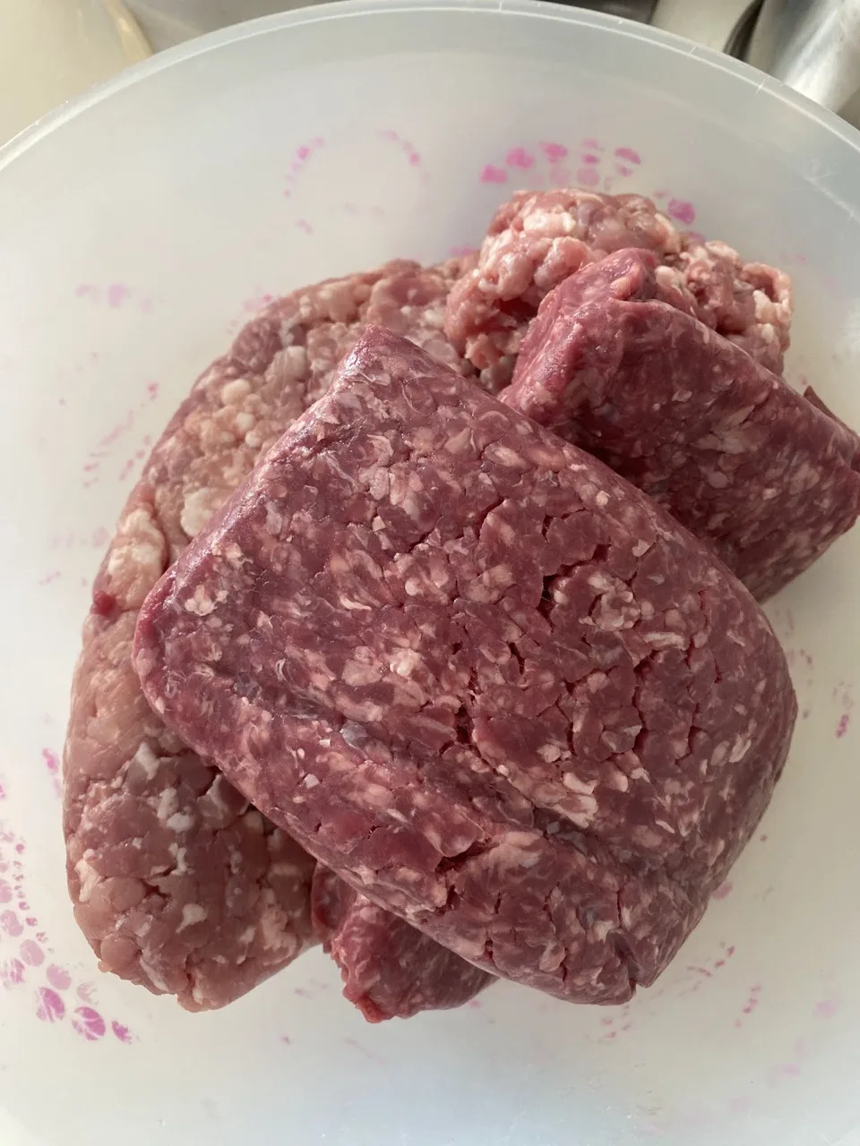 Seasoning the minced meat