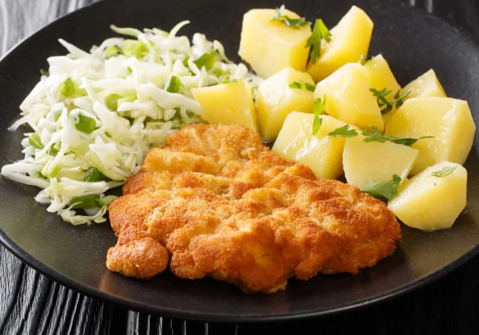 Schabowe with boiled potatoes